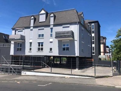 Erstbezug nach Sanierung mit Balkon: Exklusive 2,5-Zimmer-DG-Wohnung mit geh. Innenausstattung