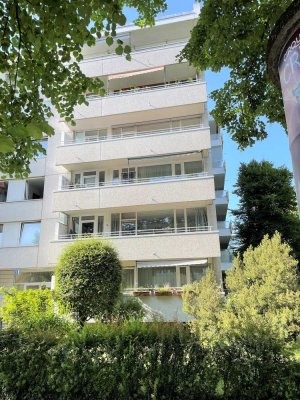 Neuwertig, zentrale Lage, sonniger Süd-Balkon mit EBK, perfekter Schnitt, prov.-frei