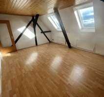 3 Zimmer Dachgeschoss-Wohnung, 4. OG mit Einbauküche