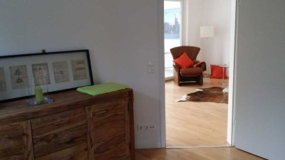 2,5-Zimmer Wohnung mit Wintergarten, Skyline-Blick und City Anbindung (b. Bedarf:voll-/teilmöbliert)