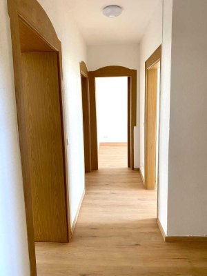 Geschmackvolle frisch renovierte 3-Zimmer-Wohnung mit Balkon in Nürnberg