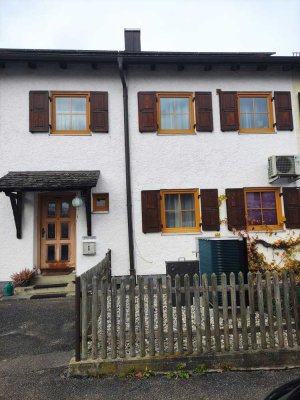 Gepflegtes Reihenmittelhaus mit 4 Zimmern in Tüßling