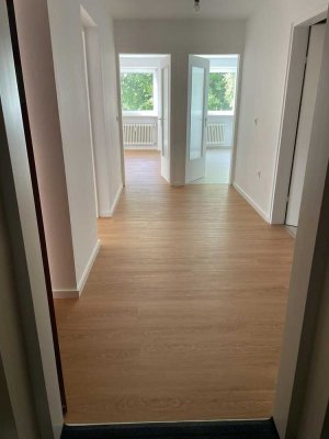 Helle und großzügige, neu renovierte 4-Zimmer-Wohnung mit Balkon in Starnberg