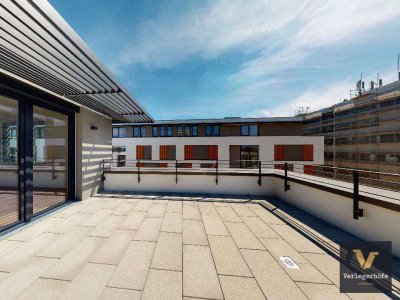 Lichtdurchflutete und großzügig geschnittene 3-Zimmer-Wohnung mit Dachterrasse und Loggia!