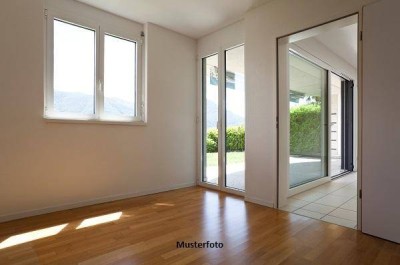 +++ Idyllisches Einfamilienhaus am Hang mit großzügiger Doppelgarage +++