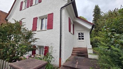 Freistehendes Einfamilienhaus mit Einliegerwohnung und großem Garten!