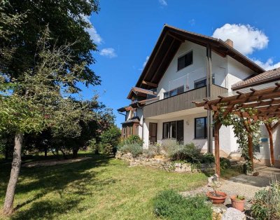 PROVISIONSFREI Zweifamilienhaus mit gr. EG-Wohnung & verm. Maisonette-Wohnung, gr. Garten, zentral
