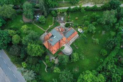 Villa unter Denkmalschutz mit perfektem Garten.
