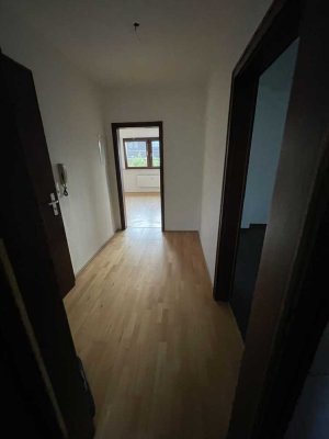 Gemütliche 2-Zimmer-Dachgeschosswohnung mit großer Essküche (ca. 60 m²)