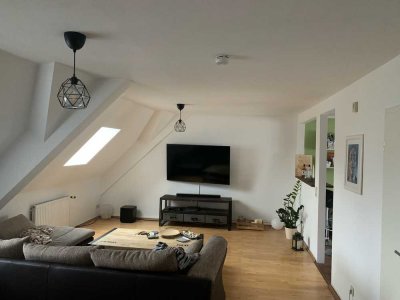 Helle, zentral gelegene 2-Zimmer-Dachgeschosswohnung