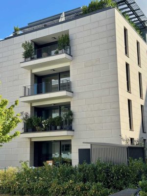 Große, lichtdurchflutete Wohnung mit Balkon