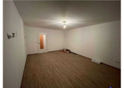 Modernisierte 1-Raum-Wohnung mit Balkon und EBK in eschborn-Rotdornweg