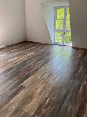 Schöne 2-Zimmer Dachgeschoss Wohnung