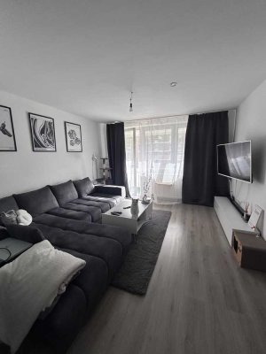 Helle und gemütliche, komplett möblierte 3-Zimmer Wohnung