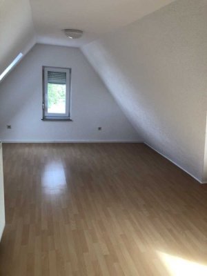 Bad Boll-3,5 Zimmer- DG-Whg- mit kleiner EBK- mit Garten-ab sofort