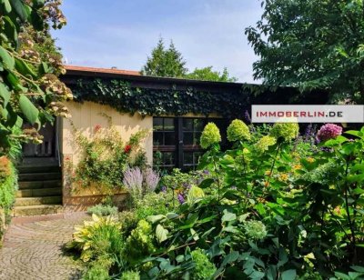IMMOBERLIN.DE - Juwel in Toplage Romantische Villa mit Atelierhaus & Gartenparadies