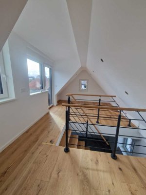 Frisch kernsanierte, einzigartige DG-Maisonette-ETW in Rheinnähe zu verkaufen