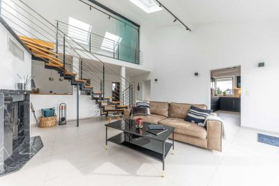 Penthouse-Feeling: Modern sanierte Maisonettewohnung mit Kamin