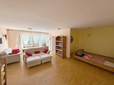 Sehr schöne, sehr helle, große 1 Zi-Whg mit Terrasse und Duplexparker in Fürth