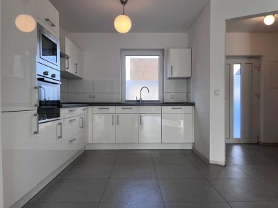 "Helles, stadtnahes Reihenhaus – energieeffizient & familienfreundlich"