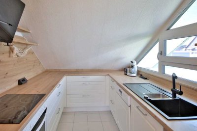 PROVISIONSFREI und bezugsbereit! 3,5- Zimmer DG Wohnung mit sonniger Dachterrasse und Stellplatz!