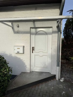 Lichtdurchflutete 3-Zimmer Wohnung mit Balkon in Meerbusch Lank