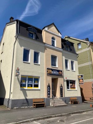 Von Privat: Modernisiertes Mehrfamilienhaus mit Möglichkeit zur Selbstnutzung