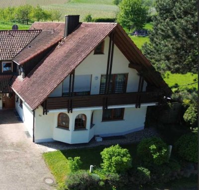 Zwei attraktive Erdgeschosswohnungen mit großer Terrasse u.  Gartenanteil