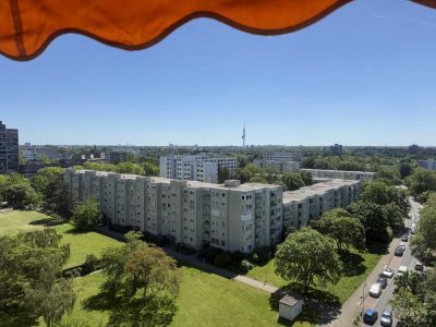 Schöne, helle 2-Zimmerwohnung mit Balkon u. Fernblick in gepflegtem Haus