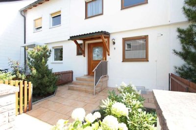 SOFORT EINZIEHEN UND WOHLFÜHLEN! Reihenhaus in ruhiger Lage, 5 Zimmer+Bad+2 WCs+Südbalkon+Südgarten