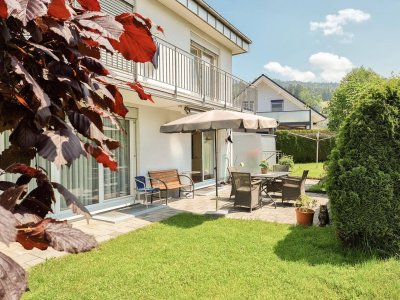 Kleine, jedoch exklusive Doppelhaushälfte mit Garage und eigenem Keller