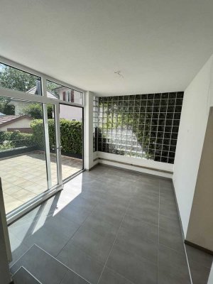 3-Zi.-Wohnung mit Wintergarten, Kamin, großem Lager Terrasse, Gemeinschaftsgarten & Hobbyraum im UG