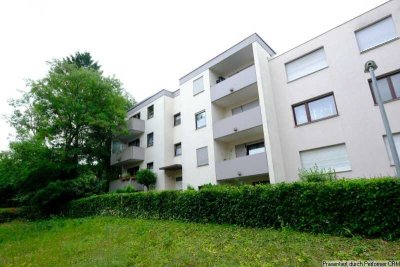 Die eigenen vier Wände und zwei Balkone - 3-Zimmer-Wohnung in Stadtbahnnähe