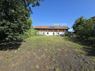 Kernsaniertes Zweifamilienhaus als Bauernhof mit viel Ländereien und Hallen (Tierhaltung möglich)