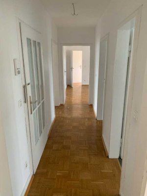 Schöne helle 5 Zimmer Wohnung