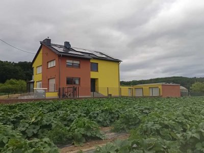 Geräumiges, preiswertes und modernisiertes 10-Zimmer-Mehrfamilienhaus mit geh. Innenausstattung