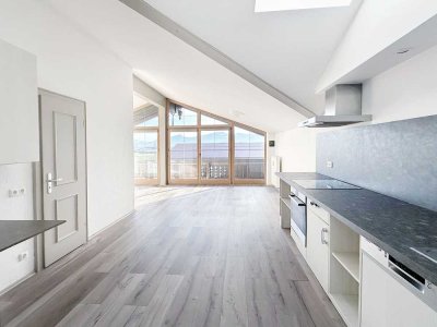 Wunderschöne 135 m2 große 4-Zimmer DG Wohnung mit drei Balkonen in Rimsting