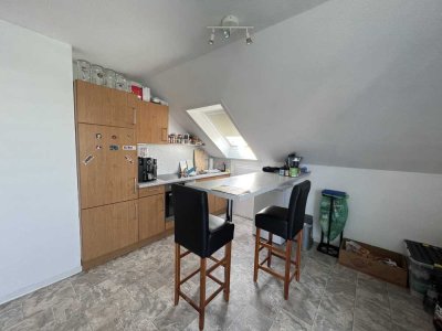 Hübsche und helle 1,5 Zi-DG- Whg mit Einbauküche, Balkon , S-Bahnanschluss in Hohenacker