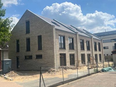 NEUBAU! 3 moderne Reihenhäuser im Zentrum von Großburgwedel - ca. ab Oktober 2025 zur Vermietung