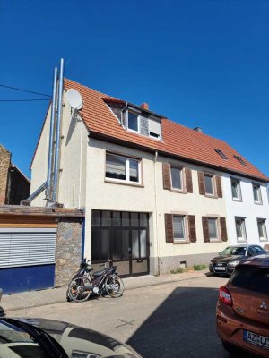 Doppelhaushälfte mit Gaststätte