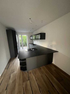 Großzügige Wohnung - top modern & saniert