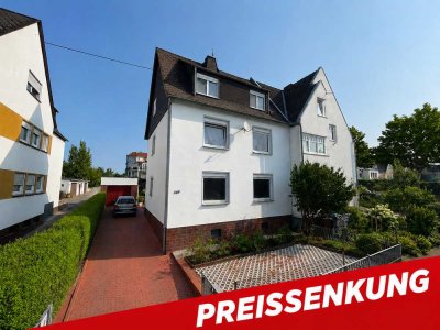 Zweifamilienhaus mit schönem Garten und Nebengebäuden