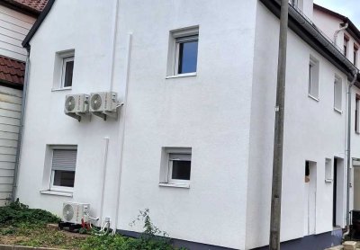1 FAMILIENHAUS –DOPPELHAUSHÄLFTE sofort beziehbar Sindelfingen-Maichingen