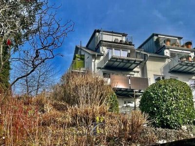 RESERVIERT: Wohngefühl wie im eigenen Haus – Großzügige Maisonette mit Panoramasicht in Ortsrandlage