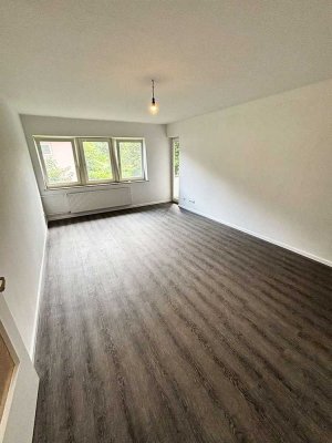saniert // hier wachsen Ihre Kinder sicher auf // Sackgasse