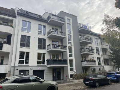 Karlshorst: Exklusive DG-Wohnung mit Aufzug & TG-Stellplatz