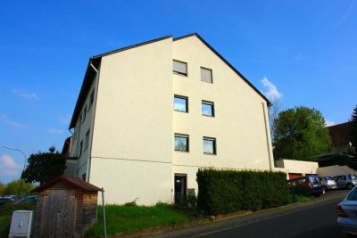 Gemütliche ca. 100m² Erdgeschoss-Wohnung mit geschützter West-Terrasse