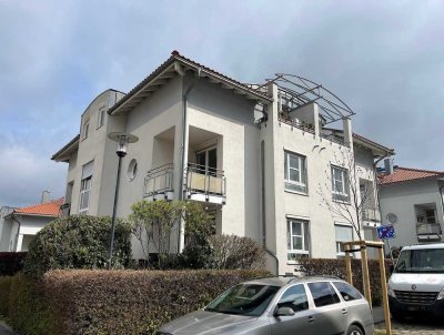 Sofort zur Eigennutzung verfügbar! Schicke Wohnung mit Sonnen-Balkon und TG-Stellplatz im Grünen!
