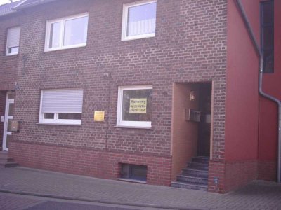 Ansprechende 3-Zimmer-EG-Wohnung mit gehobener Innenausstattung mit Terrasse in Erkelenz - Lövenich