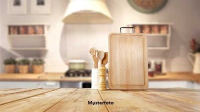 Beidseitig angebautes Einfamilienhaus nebst Scheune